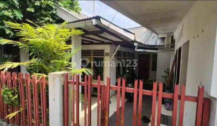 Dijual Rumah + 3 Kamar Kost Di Depan Mall Gandaria City 1