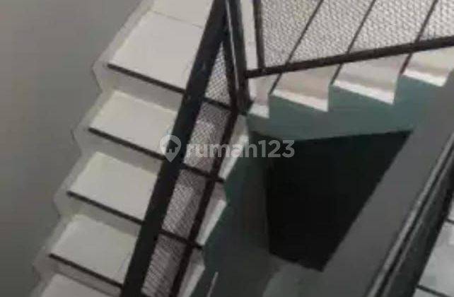 Dijual Rumah 2 Lantai Di Karang Tengah 2