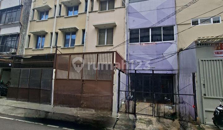 For Sale Commercial 4-Storey Shop House in Hayam Wuruk For Sale Commercial 4-Storey Shop House in Hayam Wuruk