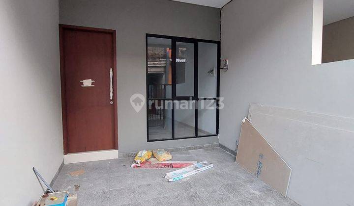 ** Rumah di Tomang 3 Lantai SHM Baru Akses Jalan 2 Mobil** 2