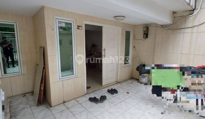 ** Rumah di Taman Ratu 2 Lantai Sudah Renovasi** 2