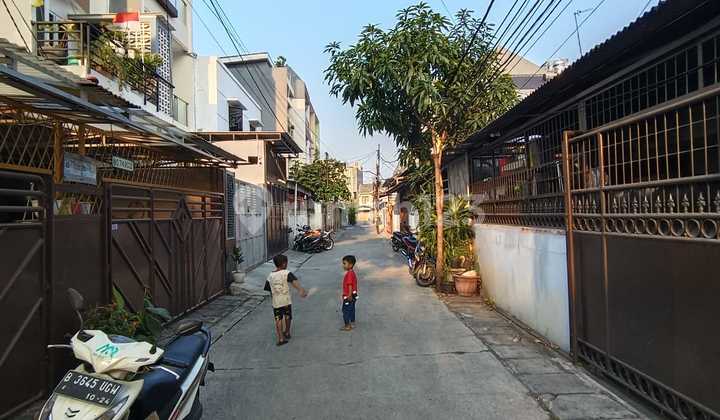 ** Rumah di Jelambar SHM Butuh Renovasi Utara** ** Rumah di Jelambar SHM Butuh Renovasi Utara**