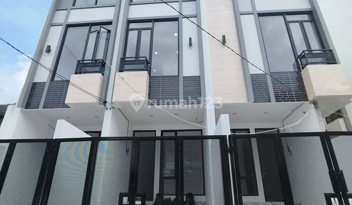 ** Rumah Baru 3 Lantai di Kedoya Row Jalan 2 Mobil Lega** 2