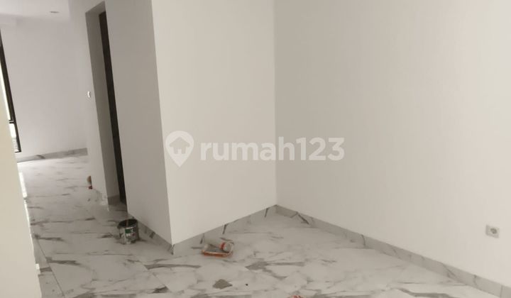 ** Rumah Baru di Kedoya 4 Lantai Mini Cluster** 2
