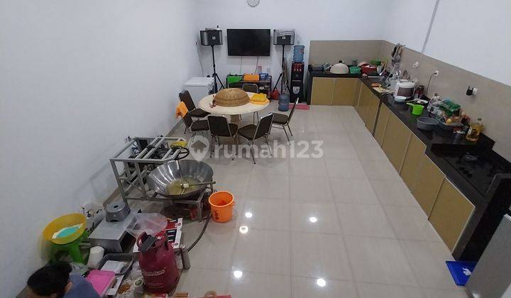 ** Rumah Siap Huni di Taman Ratu 3 Lantai Row Jalan 2 Mobil Lega** 2