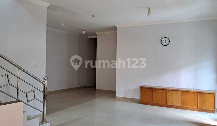 Disewakan Rumah Siap Huni Rapi Terawat Area Taman Ratu  2