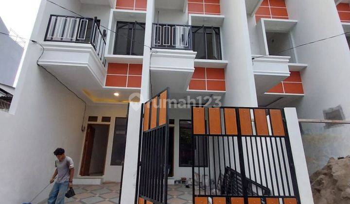 *** Rumah 3 Lantai Shm Sudah Renovasi Selatan*** 1