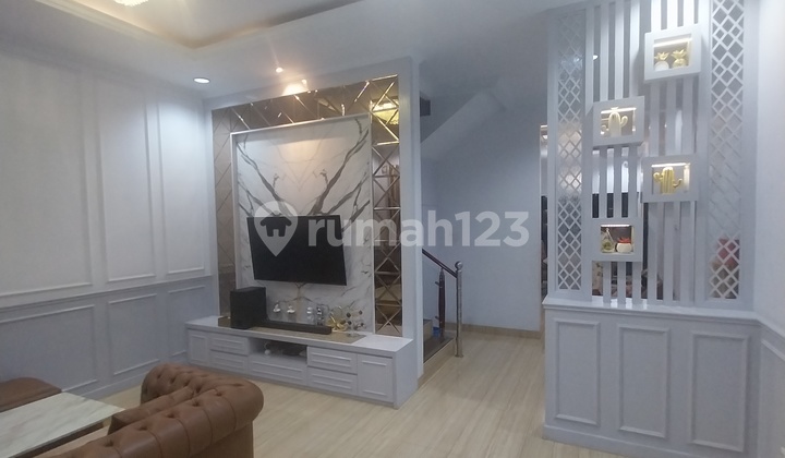 For Sale House. In Jelambar Very Nice House, Strategic Location And Flood-Free. 2
