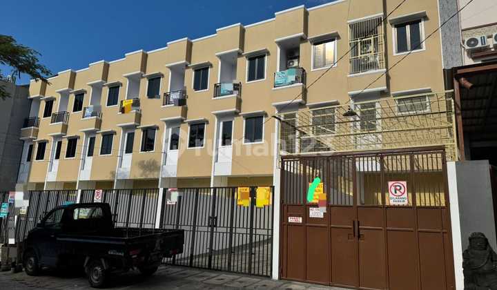 Shop House in Jelambar 126.0 M² Unfurnished Freehold Certificate Strategic Location 2