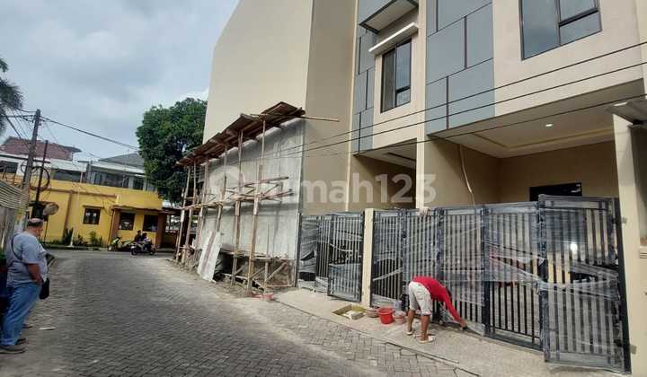 New House Good Selling Price Two-Car Street Spacious Row 2