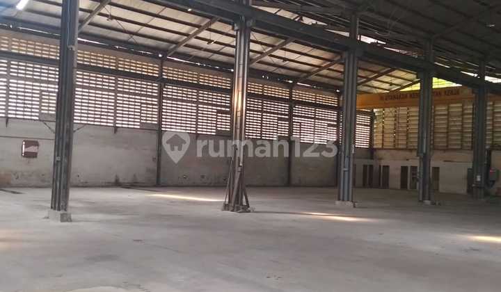 Ready-to-Use Warehouse with Container Access, 2100m2 Floor Area, Tangerang Ready-to-Use Warehouse with Container Access, 2100m2 Floor Area, Tangerang