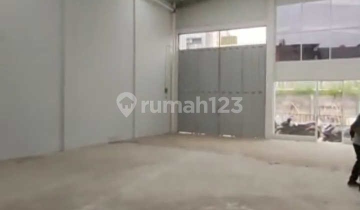 For Rent Warehouse on First Street