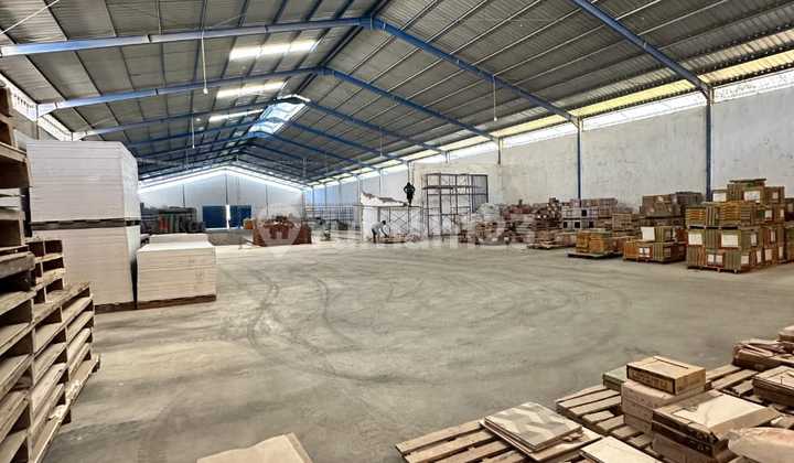 Warehouse in Alak, Good, SHM, Ready to Occupy, Very Strategic.