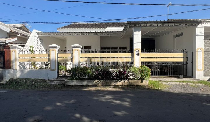 For Rent Clean And Well-Maintained House In Sulfat Blimbing Malang