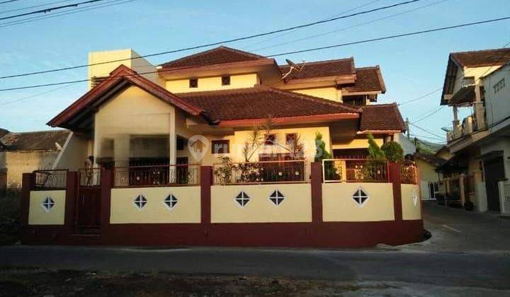 DIJUAL CEPAT RUMAH FULL FURNISH 2 LANTAI POSISI HOOK BELAKANG PASAR BATU MALANG 1