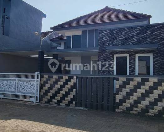 Beautiful House With Swimming Pool In Kedungrejo Pakis Malang