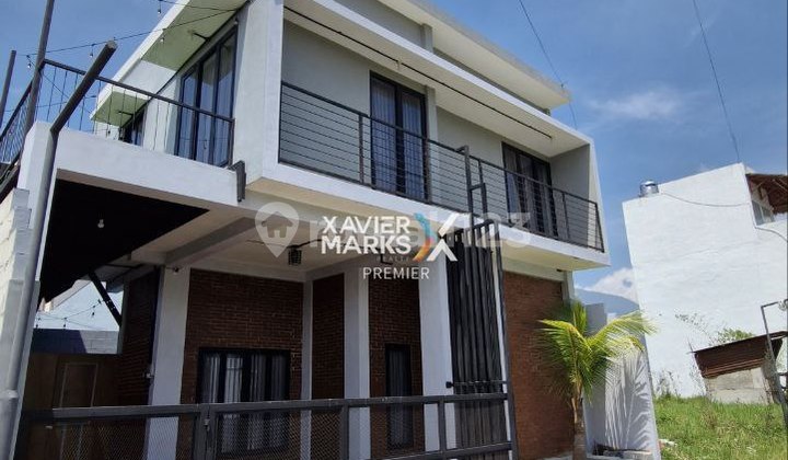 Modern Villa with Swimming Pool in Metro Valley, Batu City