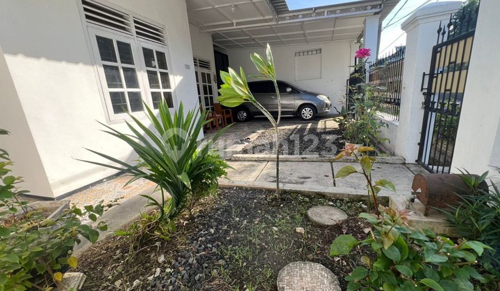 For Rent Clean And Well-Maintained House In Sulfat Blimbing Malang