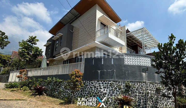 Villa Modern Full Furnish Dg Kolam Renang Panderman Batu Villa Modern Full Furnish Dg Kolam Renang Panderman Batu