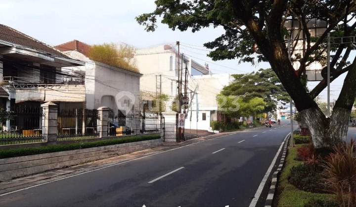 Borobudur Main Road Axis House, Malang City 2