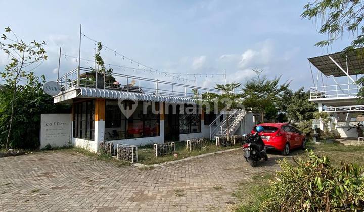 For Sale: Ex-Cafe Land, Land Measurement with Bonus Cafe Furniture in Dau.