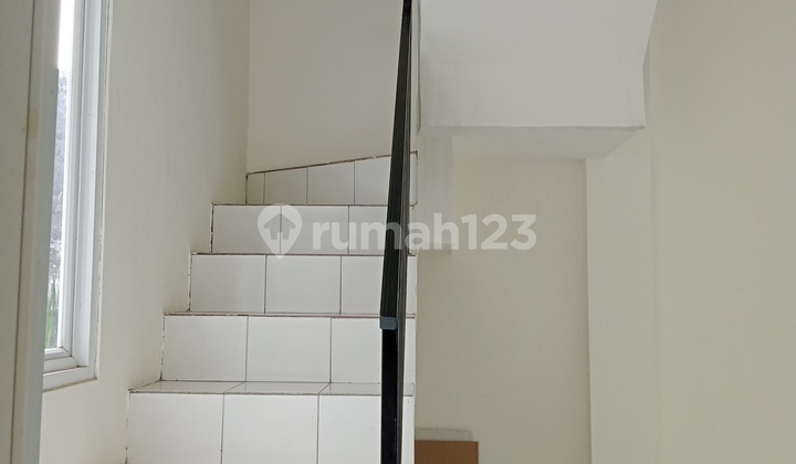 Ruko Putih 2 lantai Baru Renovasi di Legok Permai 3