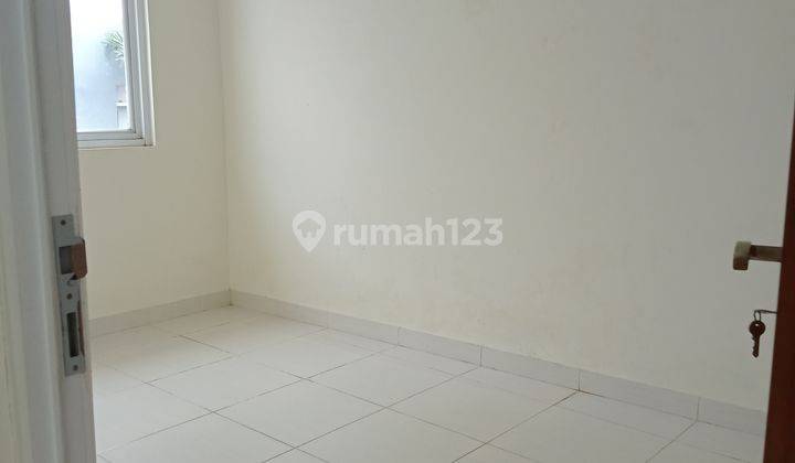 Ruko Putih 2 lantai Baru Renovasi di Legok Permai 4