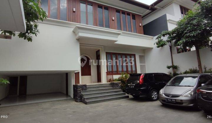 Rumah di Kemang Selatan 2,5 Lantai Bagus Modern SHM 2