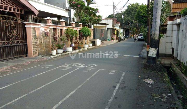 Rumah Belakang Citos 2 Lantai SHM Bagus Hadap Timur 2