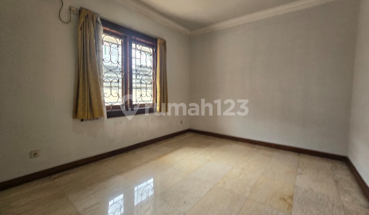 Rumah Dalam Komplek dan Lokasi Premium di Terusan Hang Lekir 2