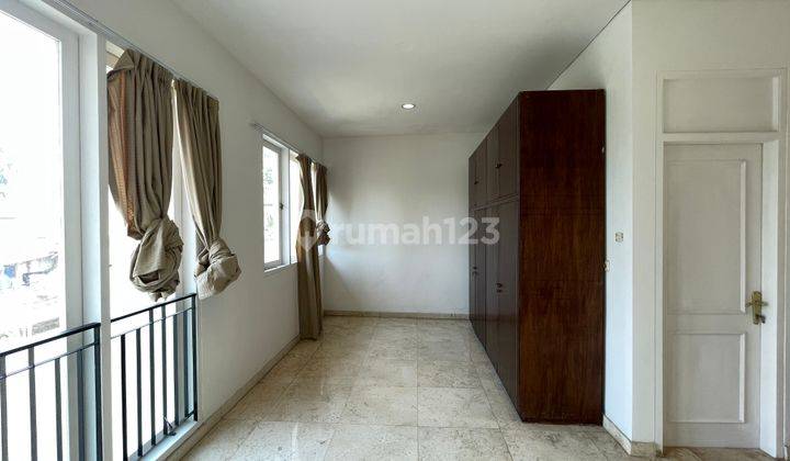 Rumah 2 Lantai Bagus Semi Furnished di Kemang, Jakarta Selatan 2