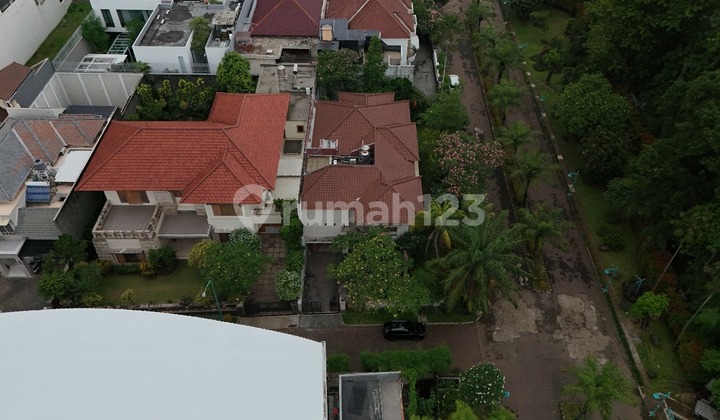 Rumah Mewah Siap Huni Area Tenang dan Private di Kemang