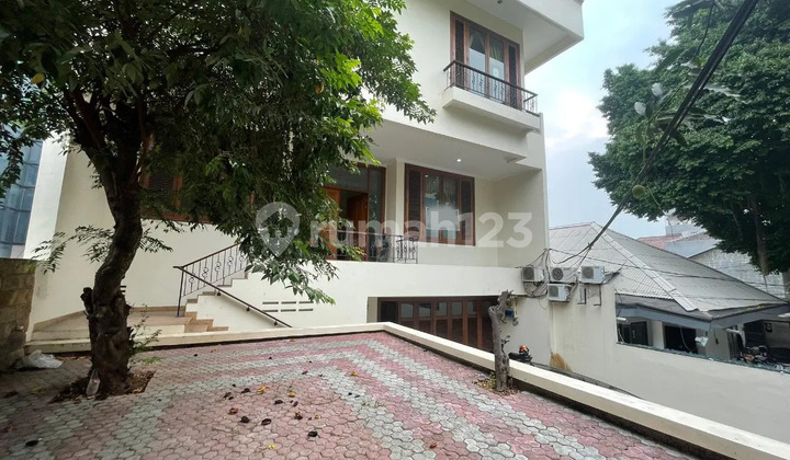 Disewakan Rumah Mewah dengan Lokasi Strategis di Tanah Abang, Cocok untuk Kantor atau Hunian (Ak/Lp) 2