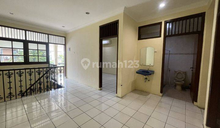 Dijual Cepat Rumah 2 Lantai di Pondok Indah, Lokasi Bagus  2