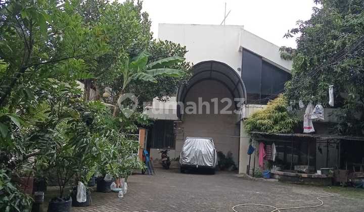Dijual Rumah Luas Hitung Tanah di Kedoya Raya, Jakbar