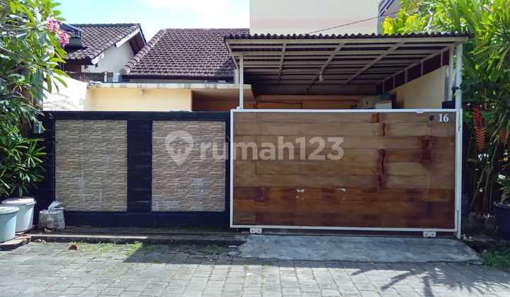 Rumah modern di tengah kota 1