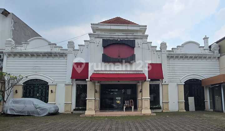 Disewakan Rumah Besar Komersil di Mainroad Jl Riau Bandung Parkiran Luas SHM Min Sewa 2Thn