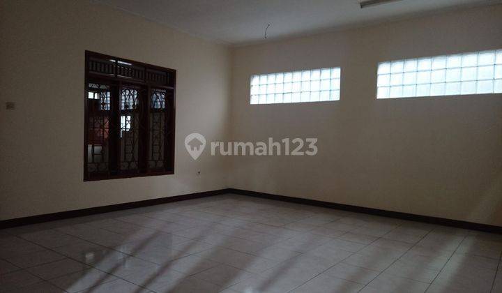 Sewa kontrak rumah 2lt modern minimalis main road katamso cocok untuk kantor /tempat usaha  3