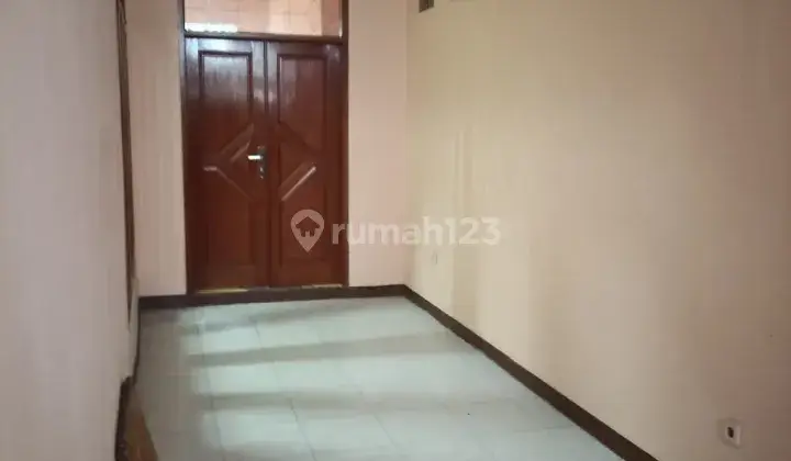 Sewa kontrak rumah 2lt modern minimalis main road katamso cocok untuk kantor /tempat usaha  11