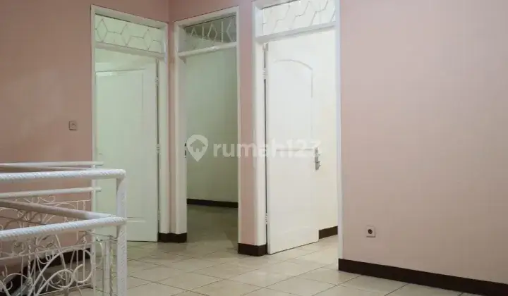 Sewa kontrak rumah 2lt modern minimalis main road katamso cocok untuk kantor /tempat usaha  16