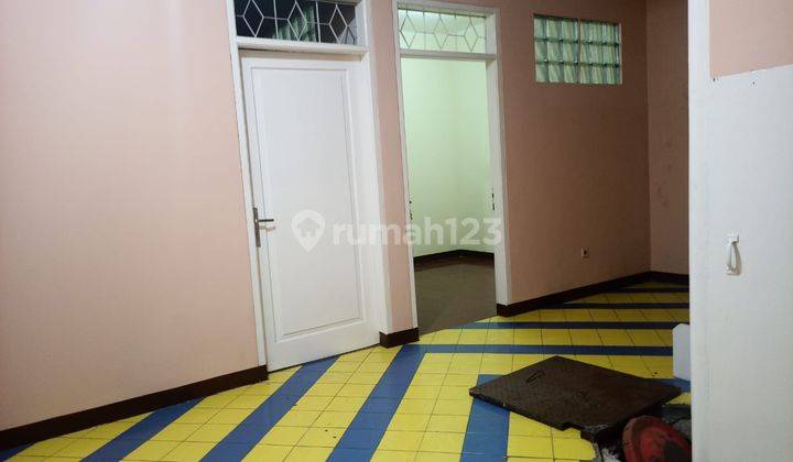 Sewa kontrak rumah 2lt modern minimalis main road katamso cocok untuk kantor /tempat usaha  18