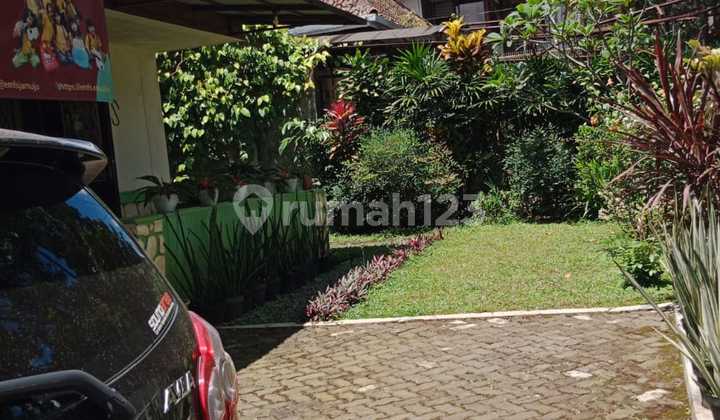 Sewa kontak rumah besar asri lingkungan tenang di sayap riau SHM 9