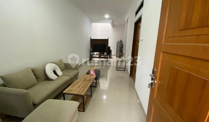 Sewa kontrak rumah bagus terawat 2 lt lokasi strategis tengah kota bandung lingkungan tenang 4