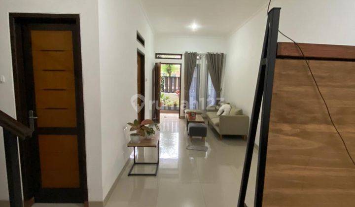 Sewa kontrak rumah bagus terawat 2 lt lokasi strategis tengah kota bandung lingkungan tenang 6