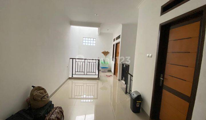 Sewa kontrak rumah bagus terawat 2 lt lokasi strategis tengah kota bandung lingkungan tenang 10