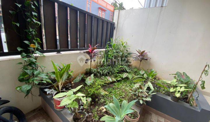 Sewa kontrak rumah bagus terawat 2 lt lokasi strategis tengah kota bandung lingkungan tenang 16