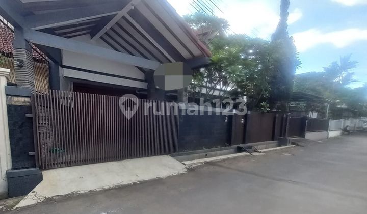 Good, well-maintained house for sale in Buah Batu, Bandung. 2