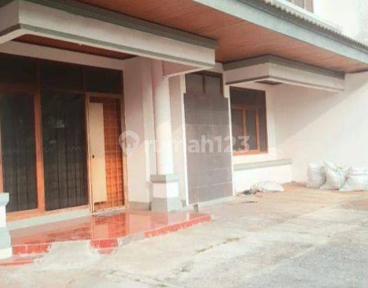 DISEWAKAN / kontrak RUMAH 2lt di setrasari Bandung bisa untuk kantor SHM 2