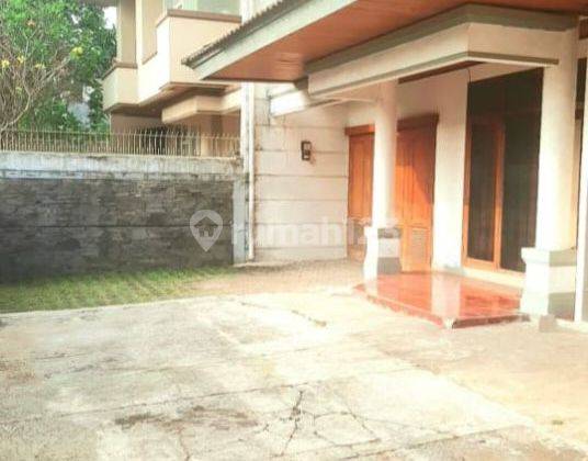 DISEWAKAN / kontrak RUMAH 2lt di setrasari Bandung bisa untuk kantor SHM 1