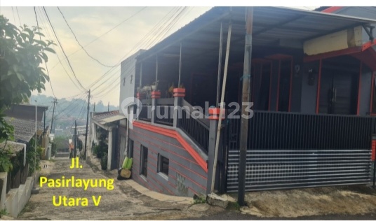 Dijual Cepat Rumah 2,5Lt + Furnish Siap Huni di Cibeunying Kidul Lingkungan Tenang Akses Jalan 2 Mobil SHM 2